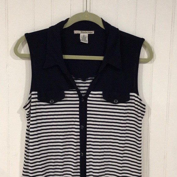 Belah & Codey Sleeveless striped women’s top. Very soft. Button up. - Picture 3 of 10